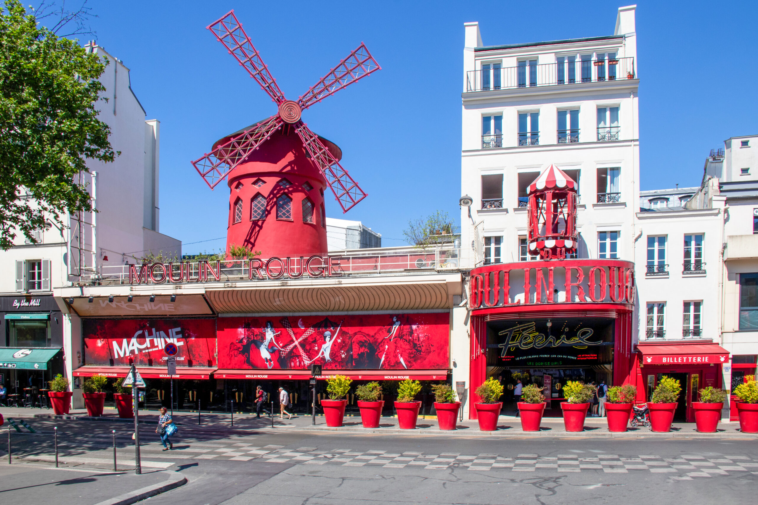 Le Moulin Rouge qui abrite La Machine du Moulin Rouge