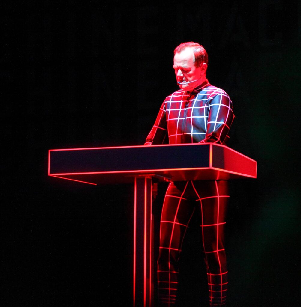 Lire la suite à propos de l’article Kraftwerk, les pères spirituels de la techno : l&rsquo;histoire du groupe qui a tout inventé