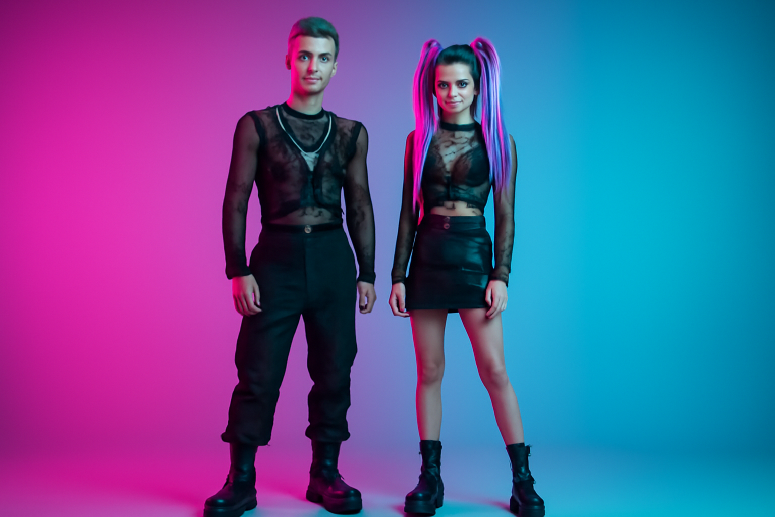 Inspiration outfits couple rave avec harnais, chaînes et bottes